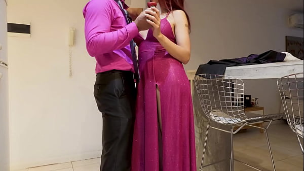 Elegante esposa se la follan despu&eacute;s de la fiesta  