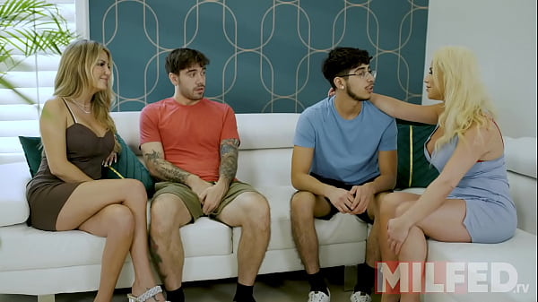 Intercambiando Nuestras Madrastra con mi Mejor Amigo 