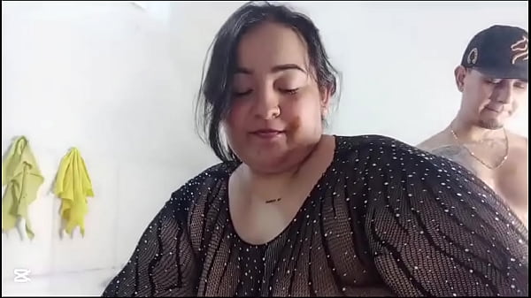 Sexy gordita en ropa interior me seduce con su culazo y me chupa la verga para que la folle duro