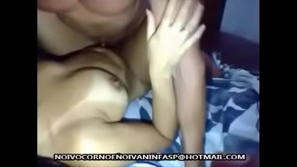 Noiva ninfa dando a buceta estilo papai e mamae