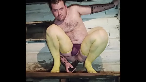 Эта белая толстозадая сучка любит только черные гигантские члены!