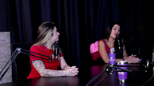 Nunca se divertiu com dois homens, nunca tinha pensado em criar conte&uacute;do com transsexual, mas.., tem muita sensibilidade nos p&eacute;s e gosta do soca fofo - Bruninha a Surfistinha (WATCH ON: SHEER/RED)