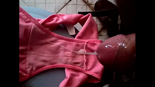 eyaculando en su calzon de socorro