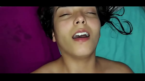 Кончил мне на шею - брюнетка платит быстрым сексом