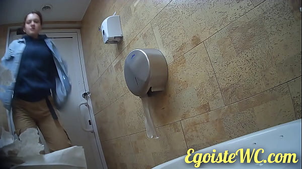 EWC 166. Watching a girl pee close up