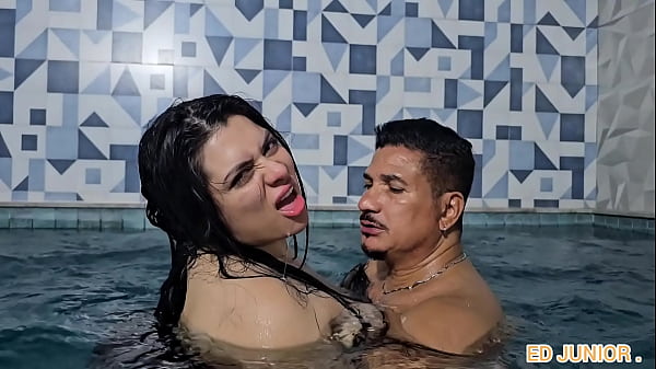INTERVALO DE GRAVA&Ccedil;&Atilde;O COM A COLOMBIANA ANTONELLA FUDENDO NA PISCINA