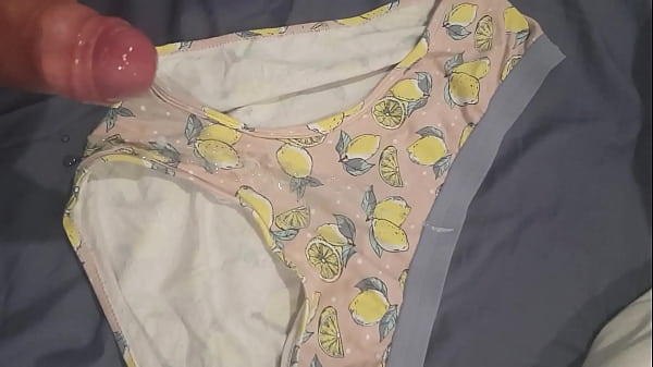 Jerking with big sister's dirty underwear