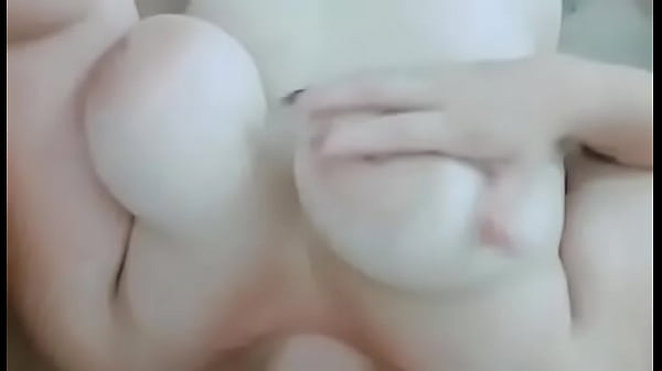 Anah&iacute; Mart&iacute;nez tetas..