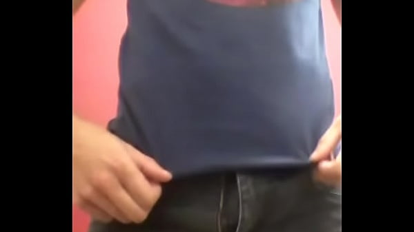 Punhetando no Banheiro do trampo 