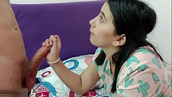 Mi caliente hermanastra me pide un CREAMPIE