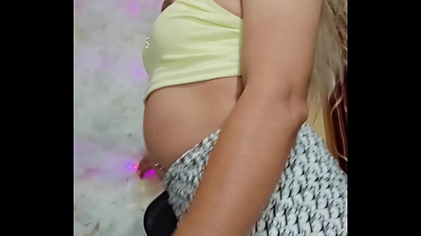 Meti&eacute;ndome rica polla siendo trans