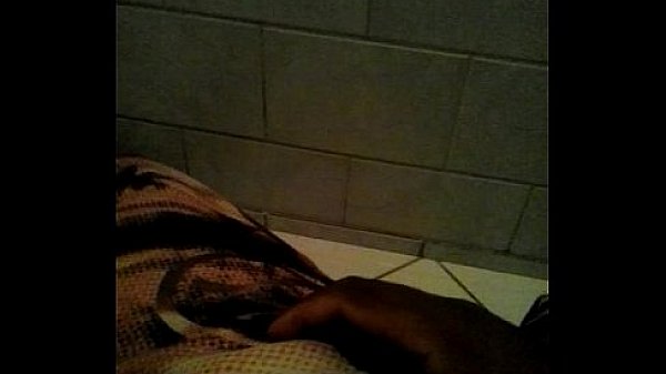 batendo uma punheta at&eacute; goza quem quer leitinho??