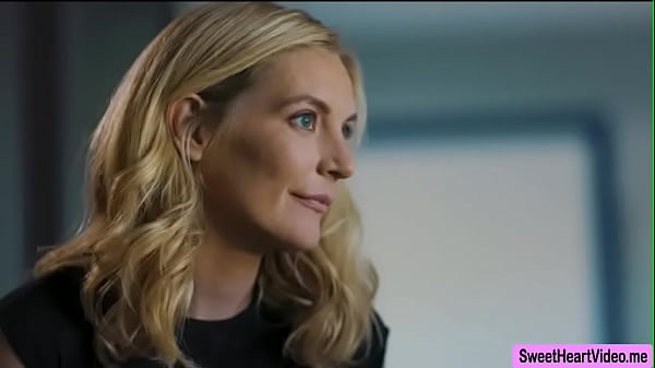 Nikki Peach spreads her legs and then watch Mona Wales licks her pussy