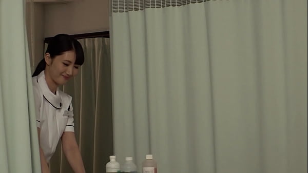 美人ナースさんは清楚の皮被ったクソビッチだった&hellip; 勃起したチ○ポにナースが興奮！？ 彼氏が居なくて日頃溜まった性欲を患者肉棒で解消！！ エロ尻ブルンブルン騎乗位！！【パート2】  