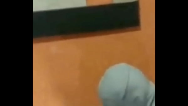 Caiu na net em todos jornais mulher vai assalta e faz sexo com dono da casa.