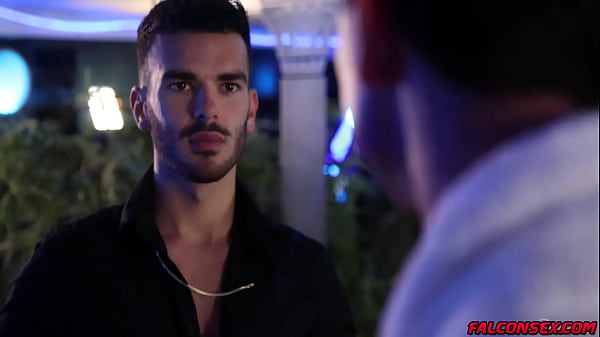 Bodybuilder Cade Maddox and Pol Prince fucking in a bathhouse