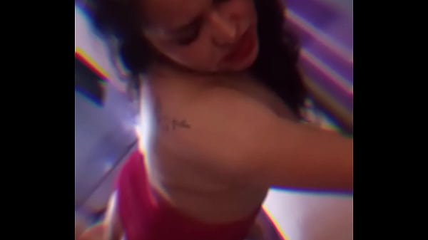 En faldita roja bien cogida como puta pidiendo vergas