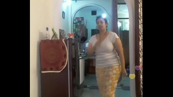 Hot desi indian bhabi shaking her sexi ass &boobs on bigo live...2