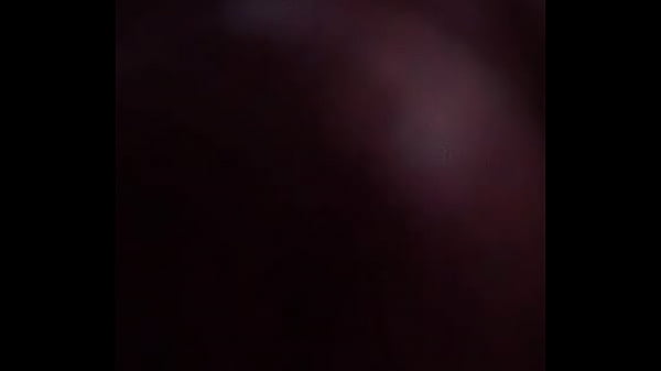 Me hago la paja en mi cuarto.  