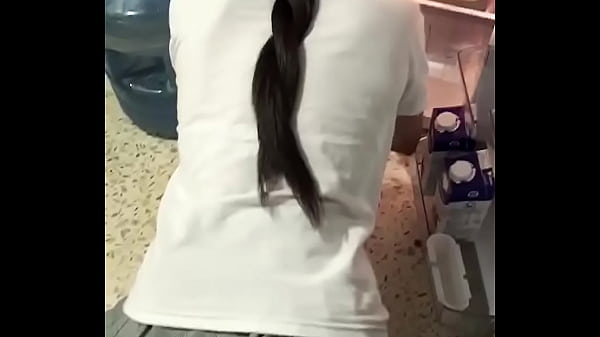 Sexo Anal a COLEGIALA Mexicana con el CULO APRETADITO, La Agarran Haciendo LIMPIEZA en la CASA Cuando Est&aacute;n Solos, La Dejan llena de LECHE, Vol 1 