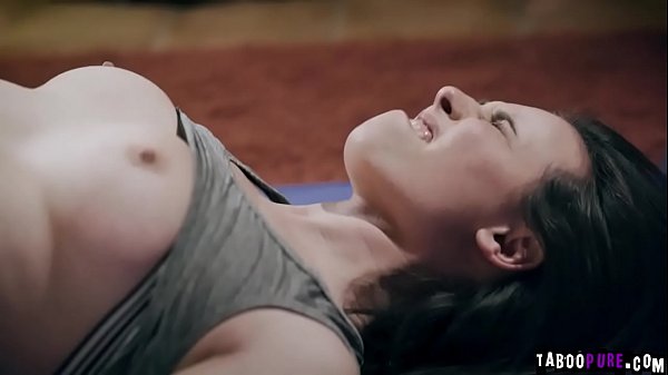 Casey Calver lose to a sex bet with Derrick Pierce and gets her pussy eaten!  