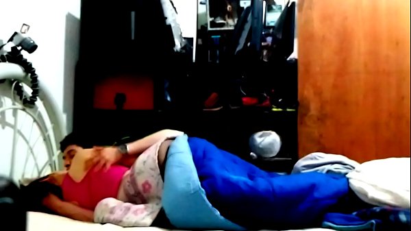 Nos enamoramos teniendo sexo en la cama de sus padres