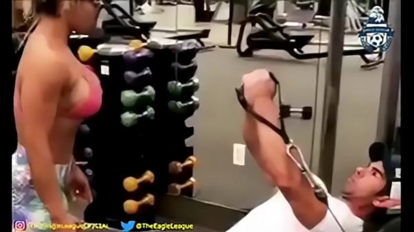 What is her name???? COMO SE LLAMA LA CHICA?????