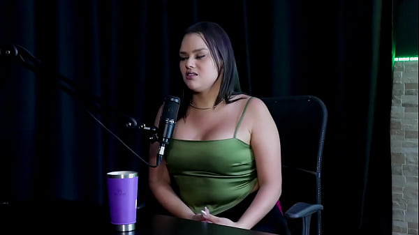 Come&ccedil;ou como acompanhante, seu primeiro v&iacute;deo foi com dois homens, n&atilde;o manteve segredo da fam&iacute;lia e tem vontade de fazer gang bang - Maria Bittencourt (SHEER/RED)