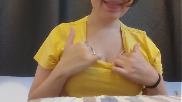 Modelo safada querendo leitinho e guiando a sua punheta.  