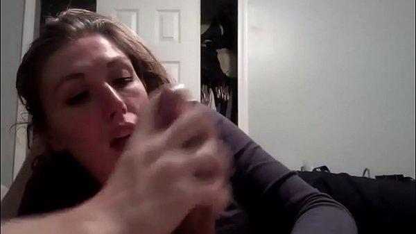 Mijn mooie gf en pijpbeurt voor de eerste keer.