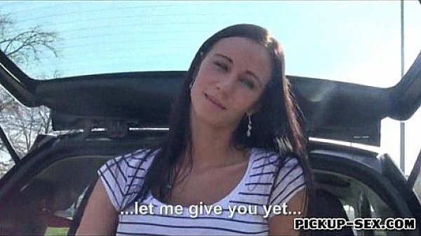 Pizza delivery girl Liliane fucked with her customer