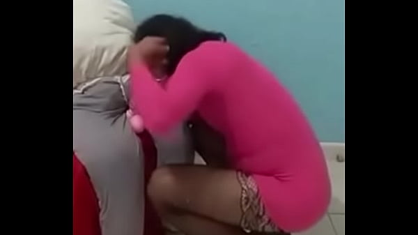 asistente de oficina putona hace pajas y mama verga 