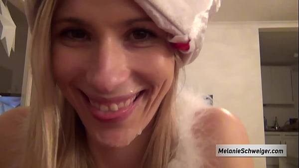 Weihnachtsengel ist das Geschenk f&uuml;r den Nachbarn! Einmal im Jahr darf er sie ficken!