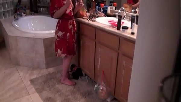 Mio fratello mi ha scopato prima nella doccia poi nella sua stanza  