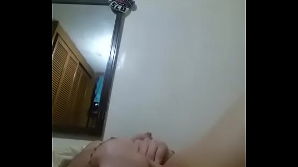 se masturba con muchas ganas