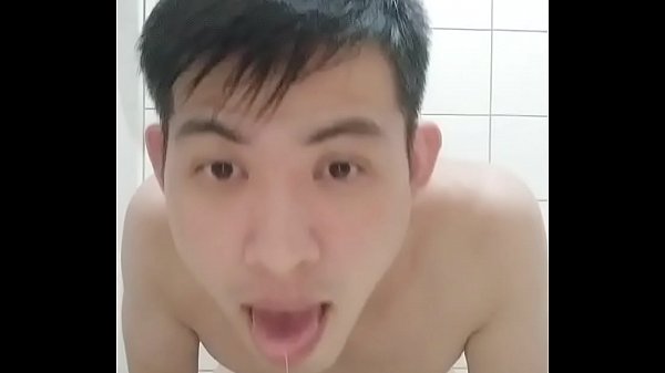 台灣騷男-何品霖 吃自己的精子 人模狗樣跪求餵食 欠幹騷逼