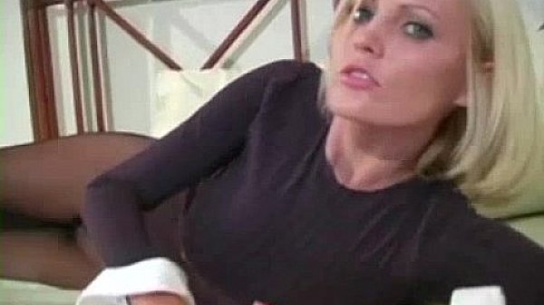 Glamour busty babe hottie stripping