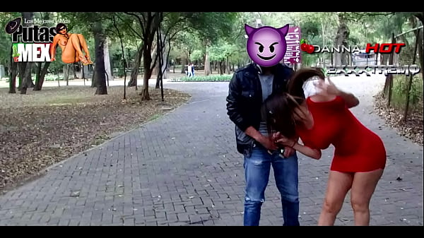 DANNA HOT EN UN PARQUE PUBLICO DESNUDA FRENTE A MUCHA GENTE Y DANDO SEXO ORAL A UN EXTRA&Ntilde;O  