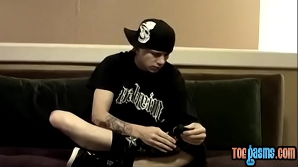 Dick stroking with a young guy who loves to play with feet 