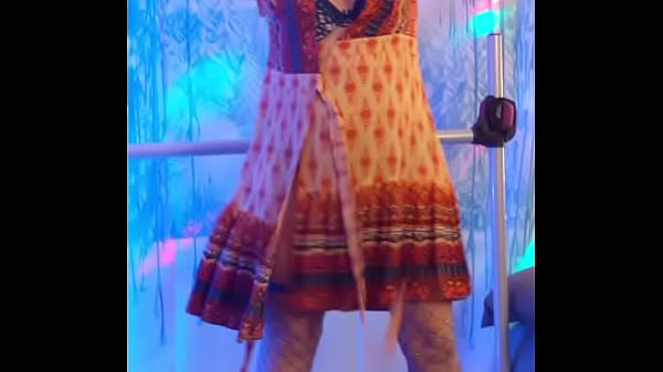 wife strips naked, plays with cunt 