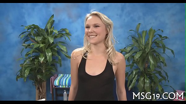 Deep cunt massage for hottie  