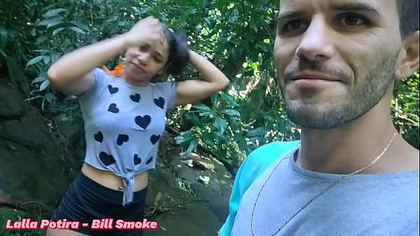Ninfeta deu o c&uacute; gostoso no mato. Lalla Potira - Bill Smoke