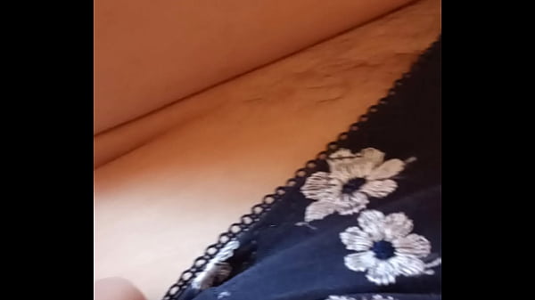 GretaLa - sbirciatina fica pelosa e tanga