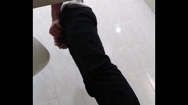 Terminal del Coca - orinando  