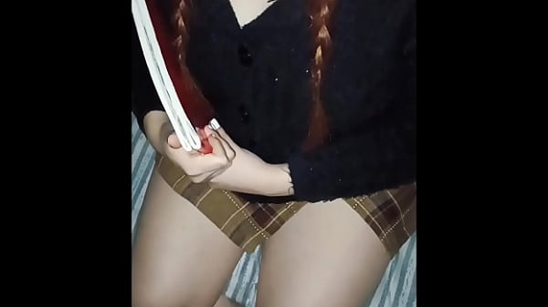 me follo a mi hermanastra puta colegiala.