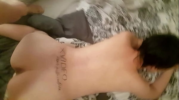 Moglie troia vuole lo sperma sul culo 