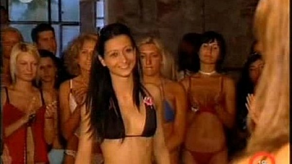 Aktmodell - naked Hungarian casting on TV stripping 4