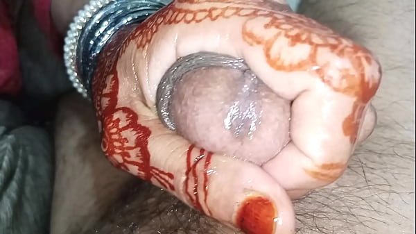 Muslim mistress has dirty relations with servant, dirty talk with handjob massage in clear Hindi voice