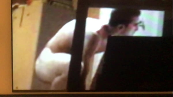 Novinho dan&ccedil;ando funk com bundinha linda