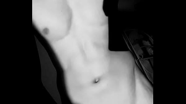 Chico guapo disfrutando de un pajazo  